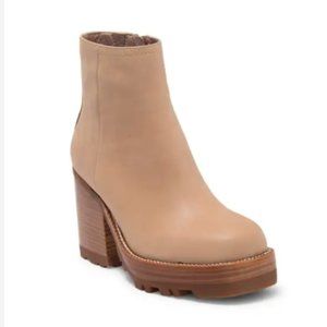 Jeffery Campbell Abundant Lug Sole Boot size 9